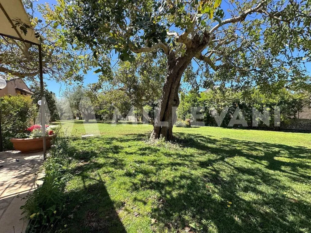 Aed - Elegant Villa with Pool in Modica