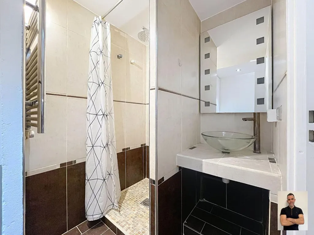 Salles de bain - Maisonnette avec Piscine à Forcalqueiret
