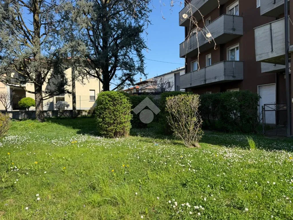 Jardin - Spacious Apartment with Garage in Terno d’Isola