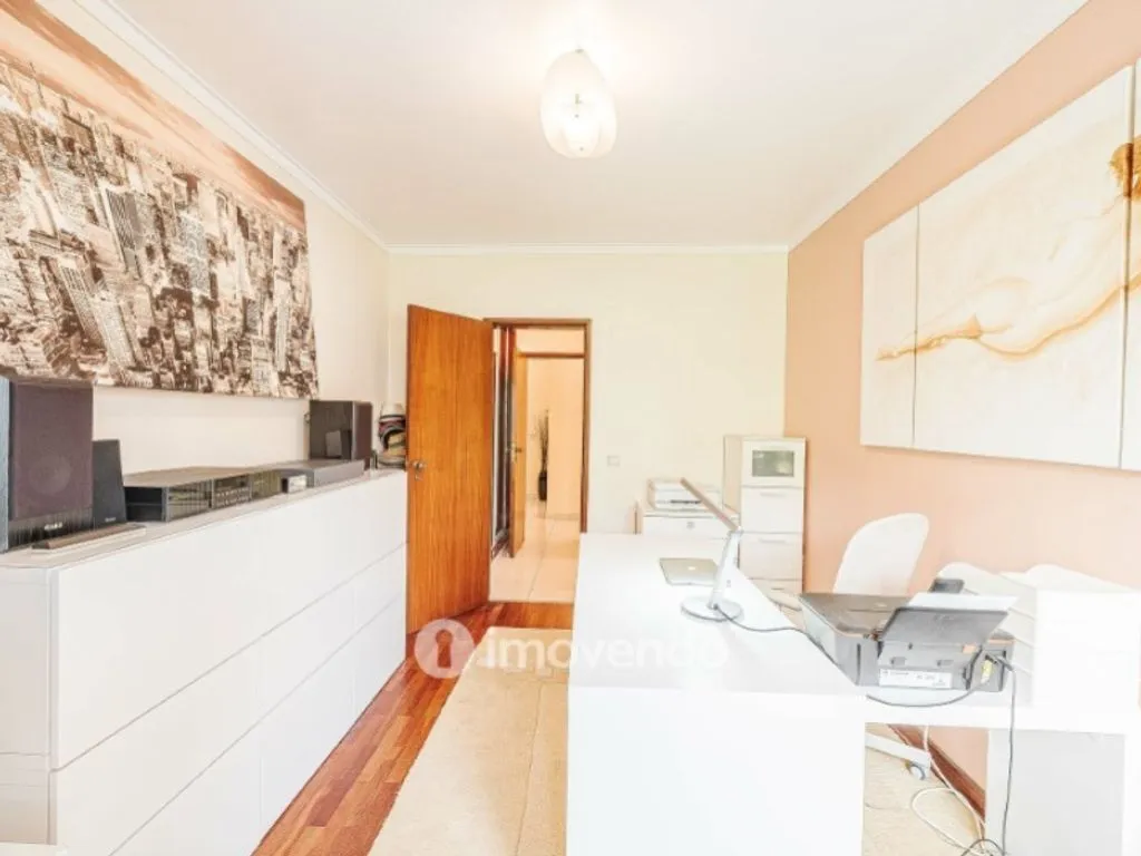 Bureau - Luxury Flat with Fireplaces in Almada