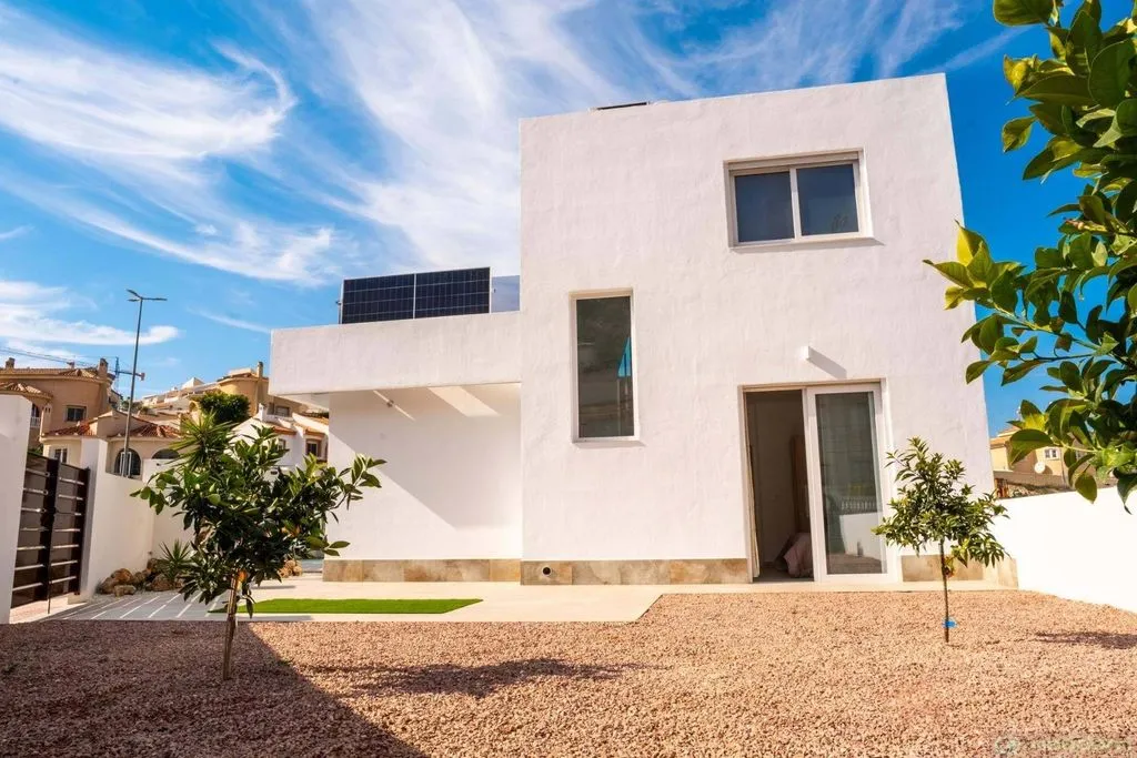Exterior - Luxury Villa with Golf Views in Alicante
