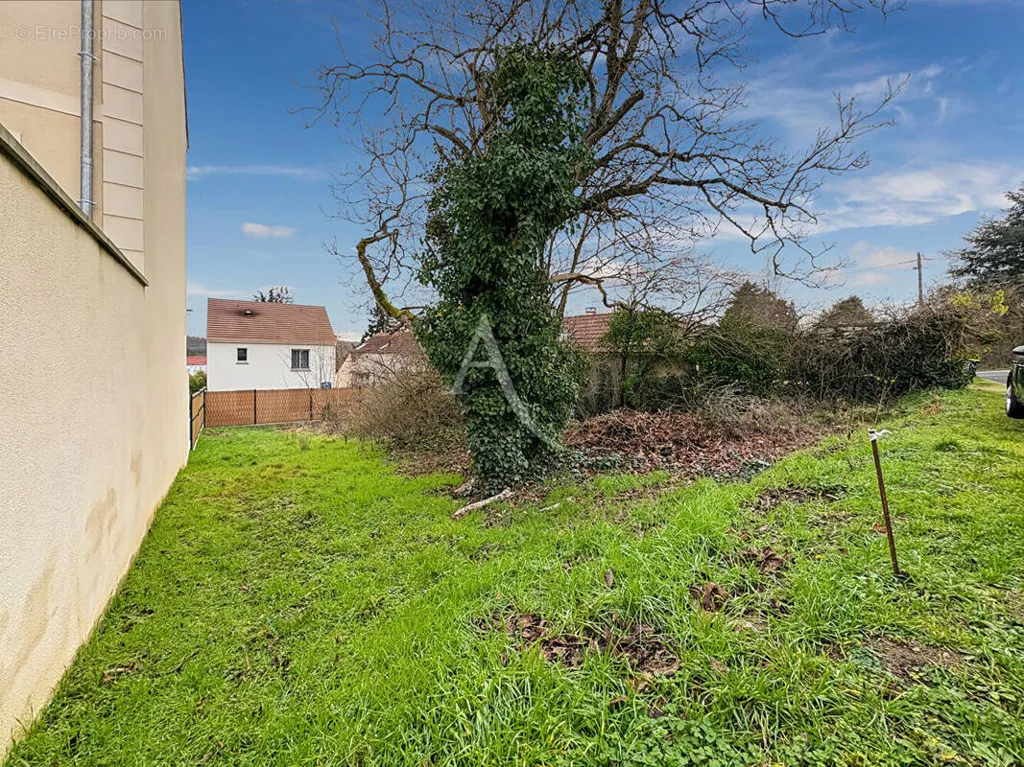 Jardin - Terrain Constructible avec Jardin à Étréchy