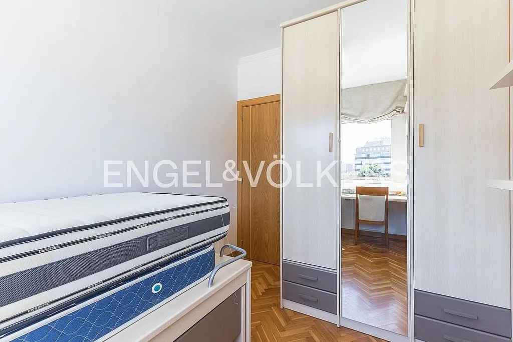 Apartment with Pool in La Maternitat i Sant Ramon