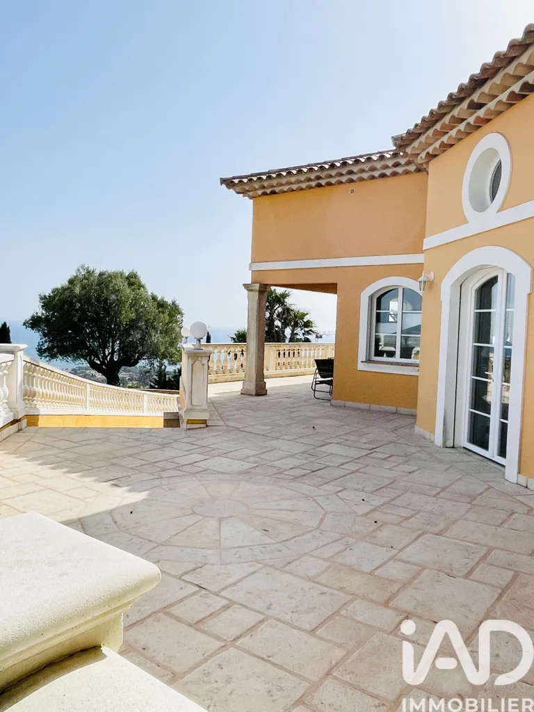 Terrasse - Villa Moderne avec Vue Mer à Roquebrune-sur-Argens