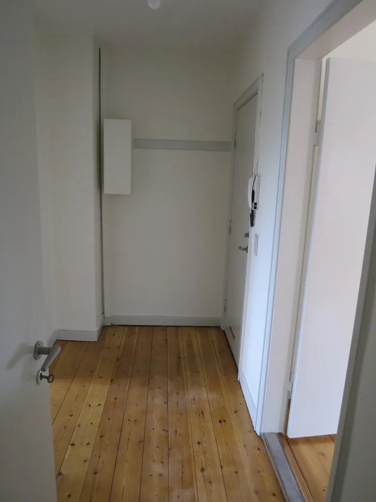 Esik - Renovated 2-Bedroom Flat in Odense C