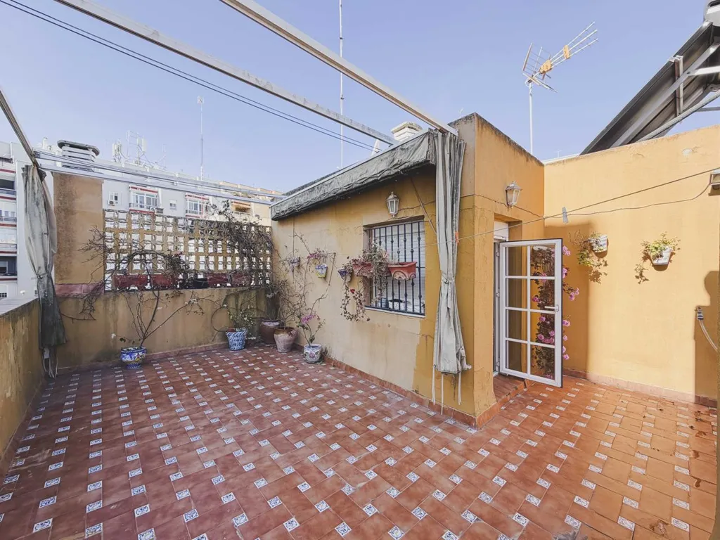 Terrace - Corner Chalet with Terrace in San José - Varela