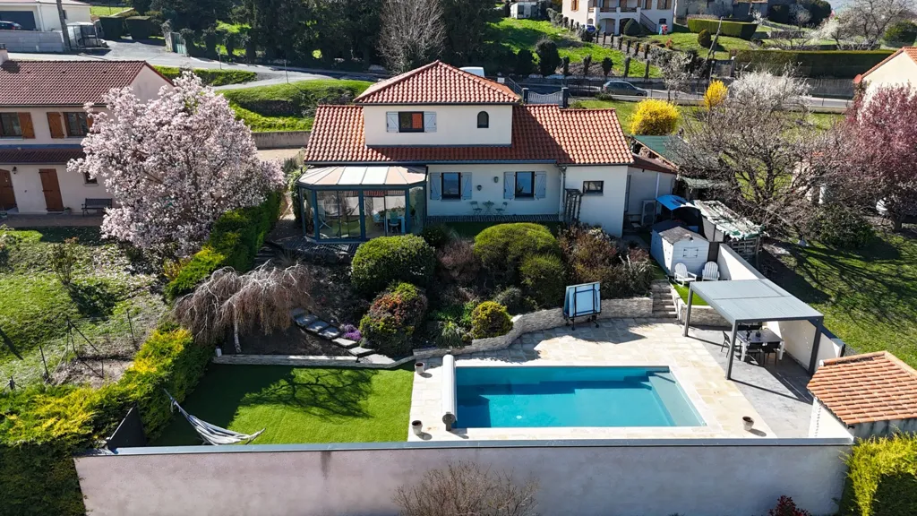 Õhuvaade - House with Pool and Panoramic View in Le Crest