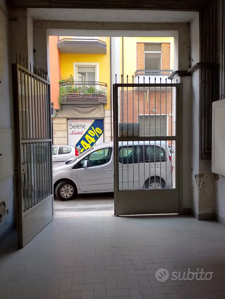 Garaaž - Commercial Space with Private Parking in Passo Car