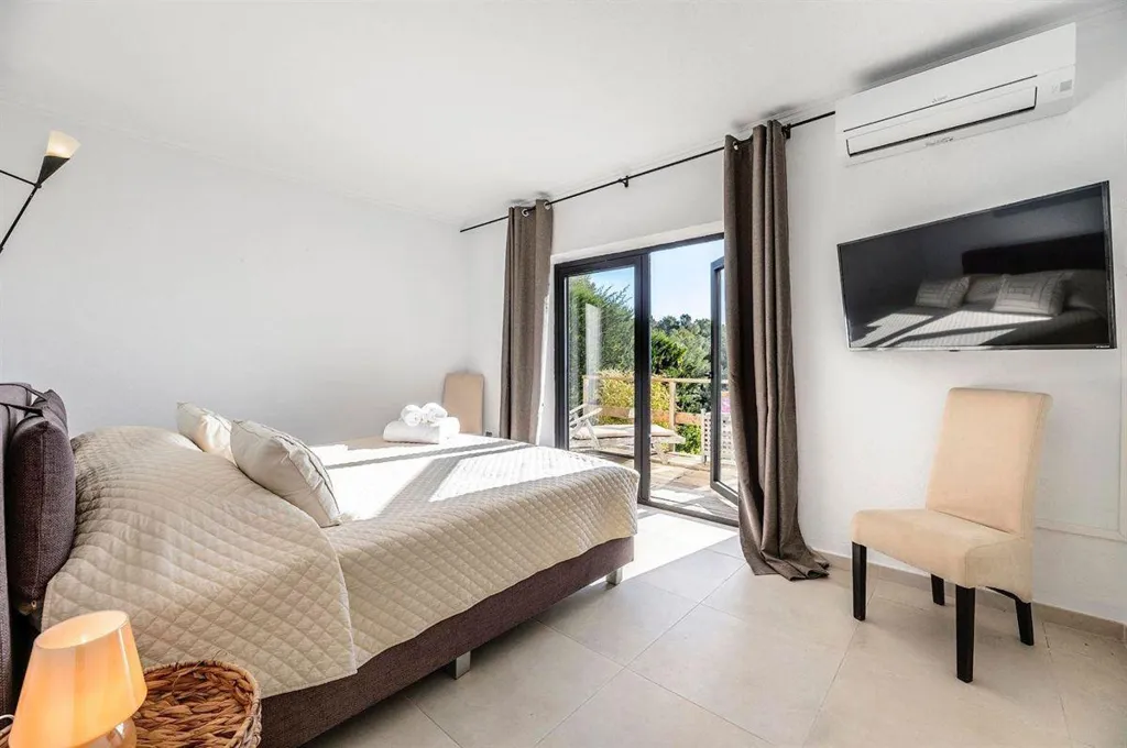 Chambres - Luxury Villa with Panoramic Views in Can Furnet