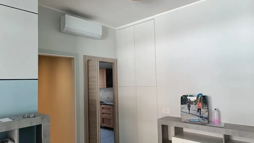 Esik - Fully Furnished Apartment with Balconies in Como