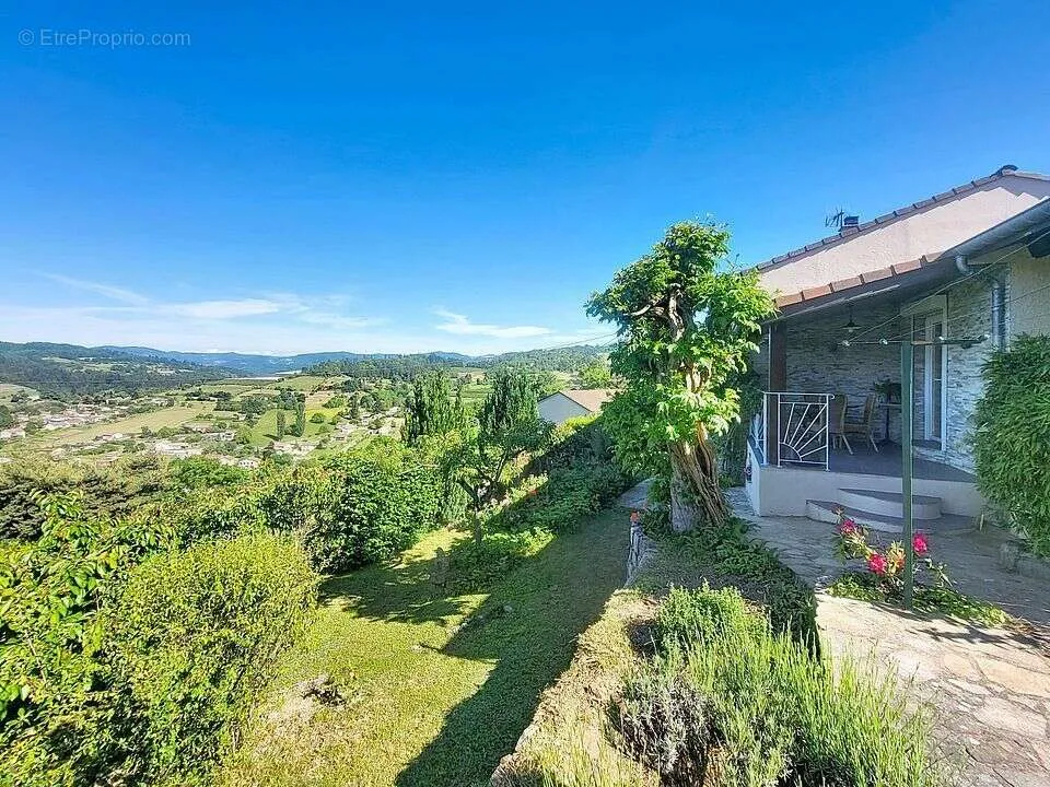 Jardin - Maison de Plain-Pied avec Jardin à Désaignes