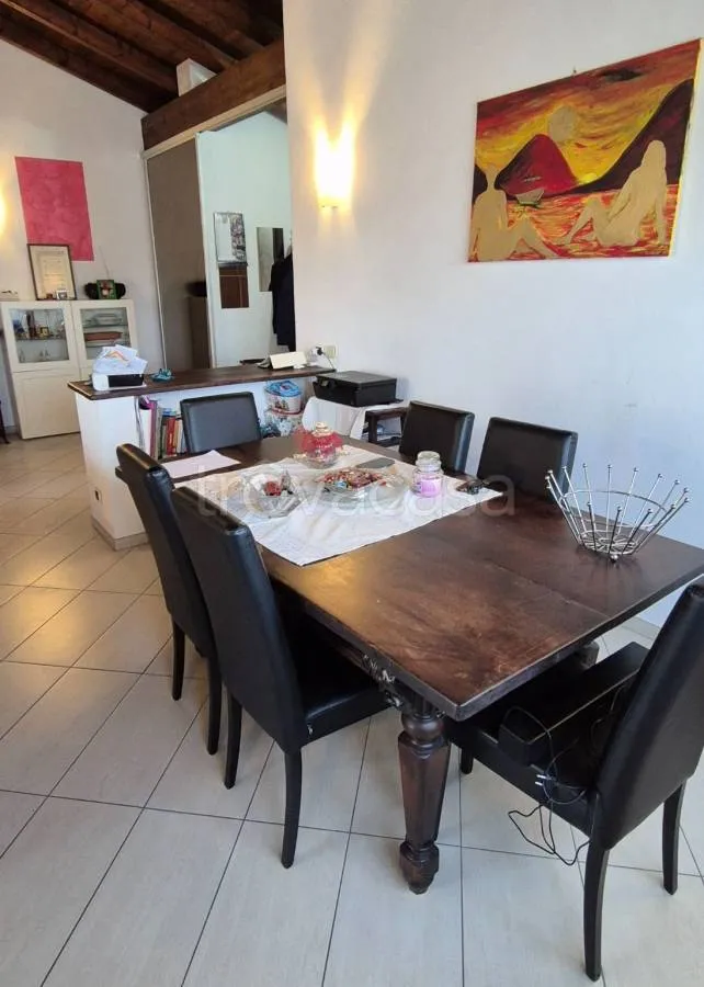 Sala da pranzo - Rustic Bifamily Villa with Garden in Trecate