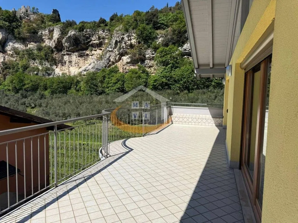 Balcon - Luxury Penthouse with Lake View in Nago-Torbole