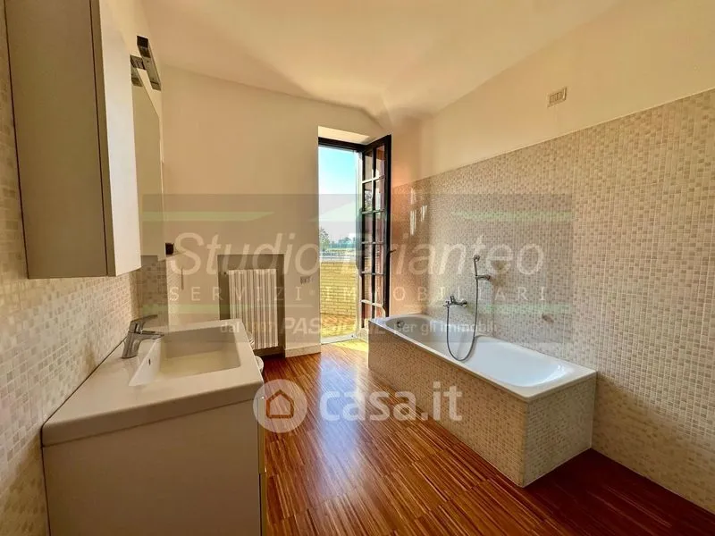 Bathrooms - Bifamiliar Villa with Garden in Verano Brianza