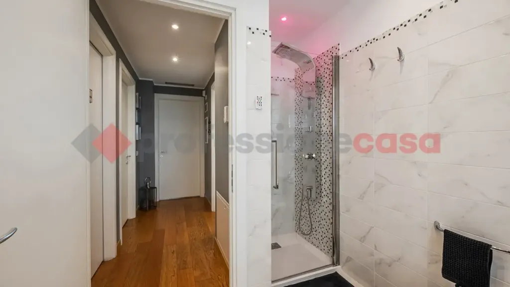 Bagni - Modern 3-Bedroom Apartment in Buccinasco
