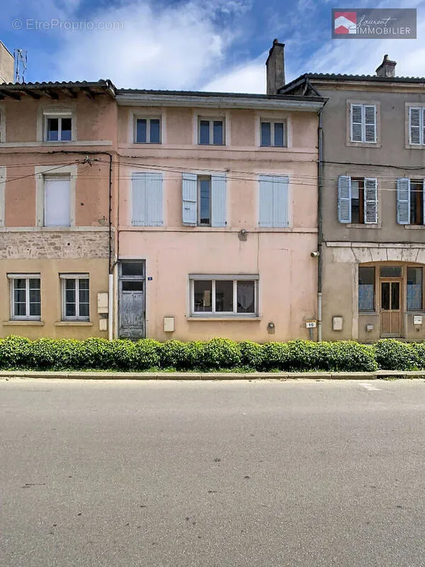 Extérieur - Maison de Ville avec Deux Appartements à Pont-de-Vaux
