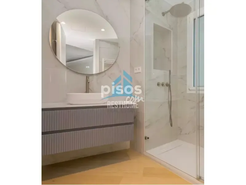 Salles de bain - Modernised Apartment with Views in Recoletos