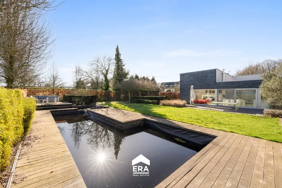 Bassein - Energy-Efficient House with Poolhouse in the Area
