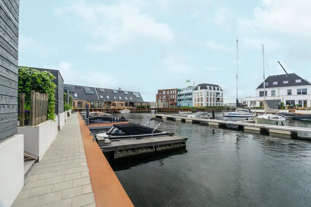 Välivaade - Modern Terraced House with Waterfront in Zeewolde