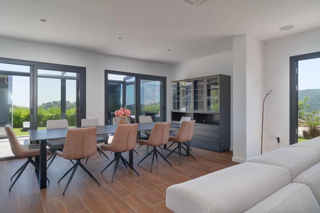 Söögituba - Luxury Villa with Spa in Olesa de Bonesvalls