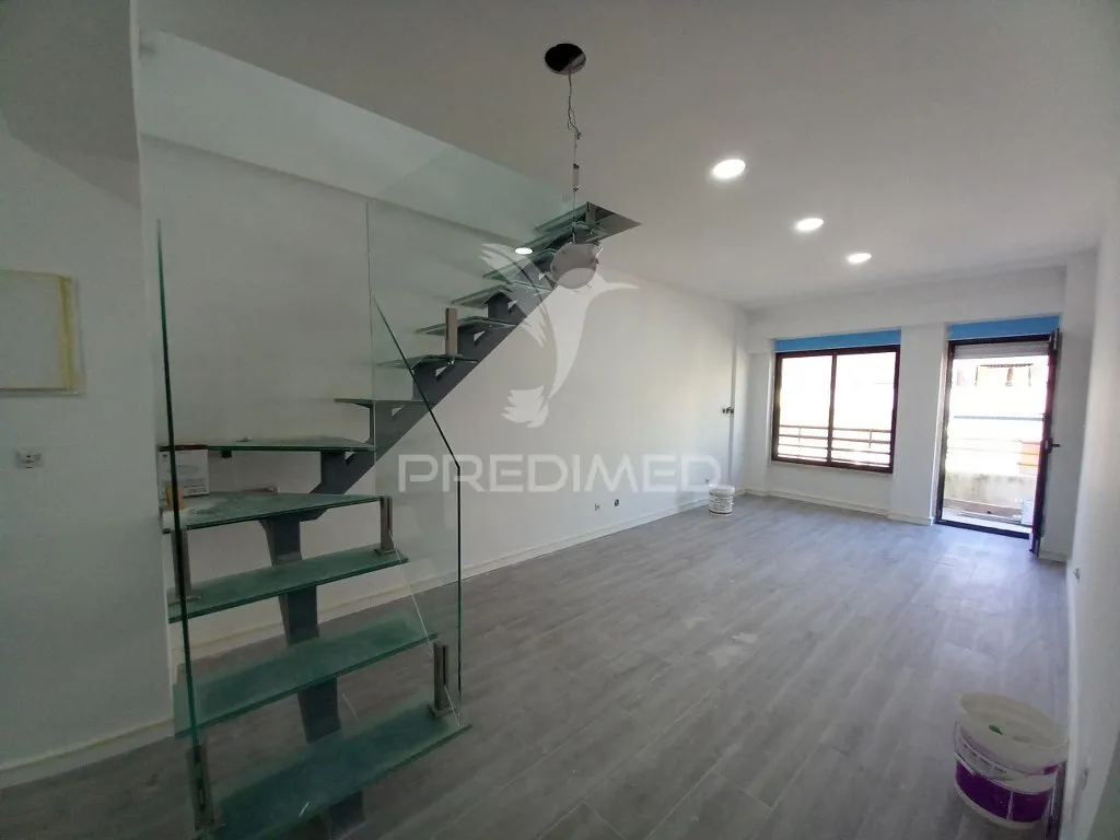 Pièces - Restored Duplex with Sea View in Costa da Caparica