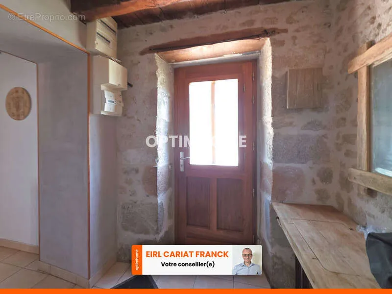 Esik - Country House with Amenity Potential in Creuse