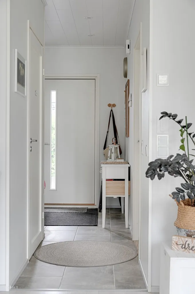 hallway_entrance