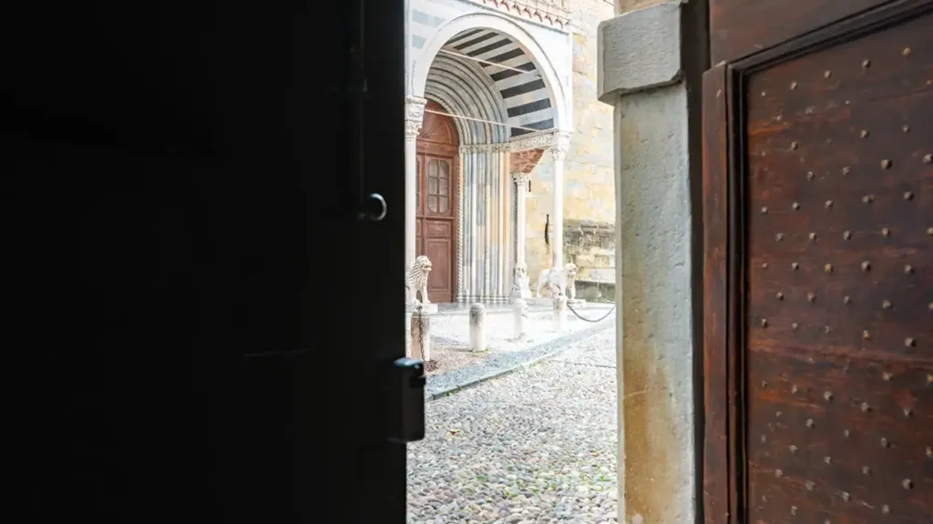 hallway_entrance