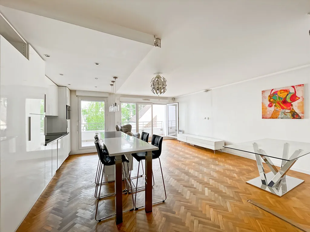 Söögituba - 4-Bed Apartment with Balcony in Antony Centre