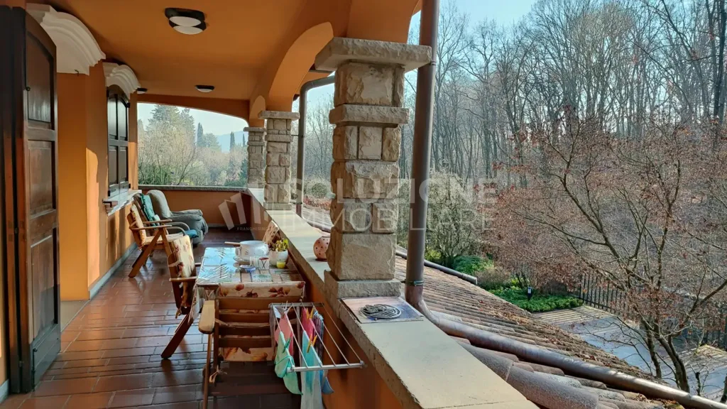 Terrass - Prestigious Villa with Pool in Alzano Lombardo