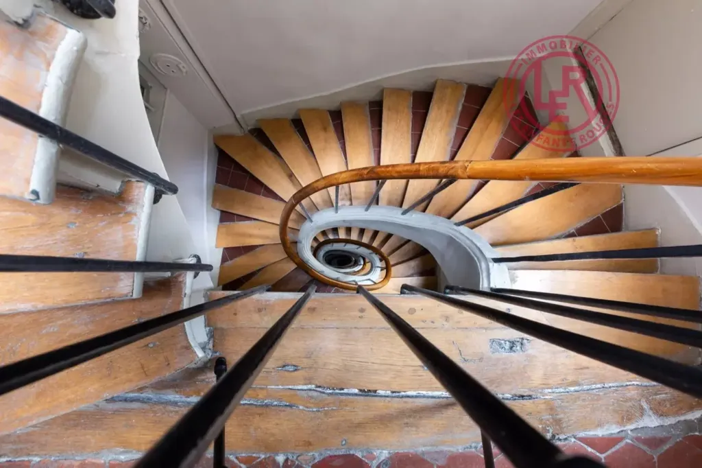 Pièces - Appartement rénové avec vue sur les toits à Paris 6e