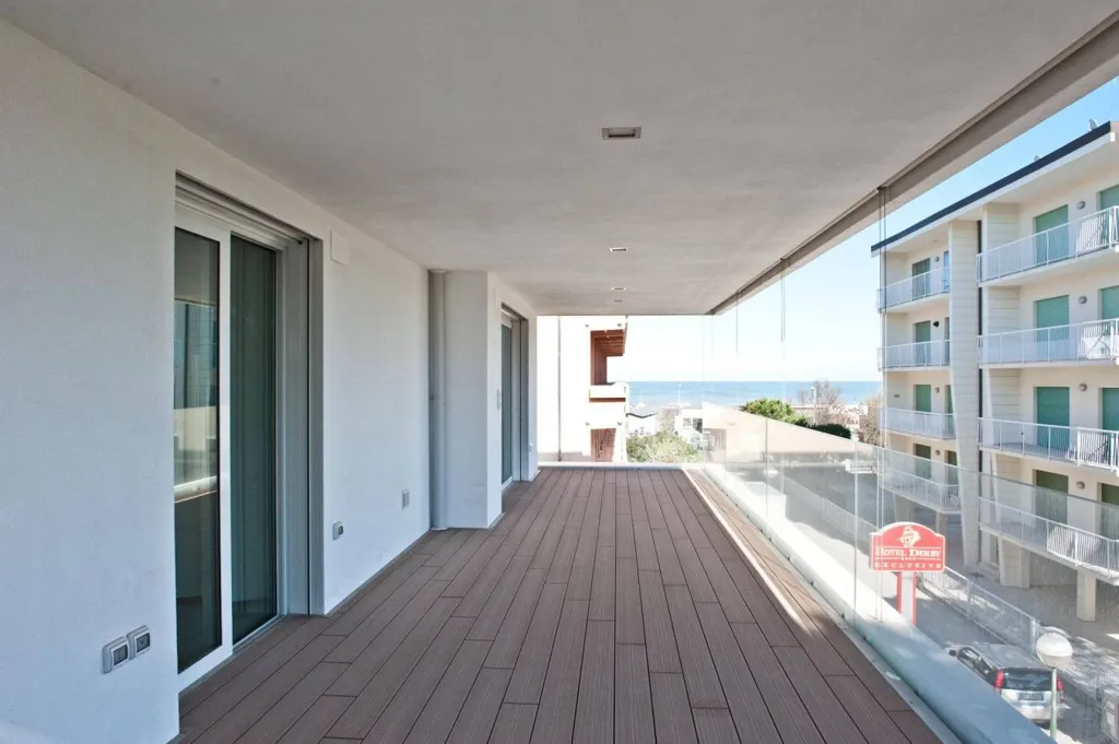 Rõdu - Seafront Apartment with Terrace in Cervia