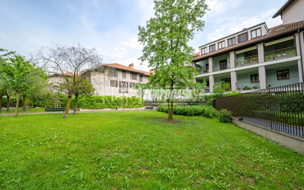 Aed - Two-Bedroom Apartment with Terrace in Milan