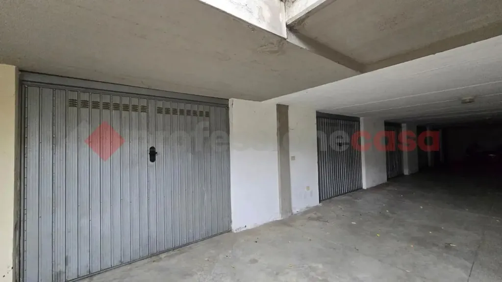 Garage - Duplex Apartment with Garden in Arezzo