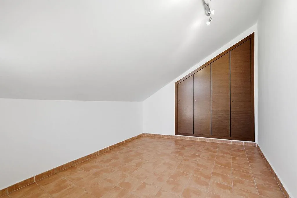 Pièces - Duplex with Terrace in Catarroja