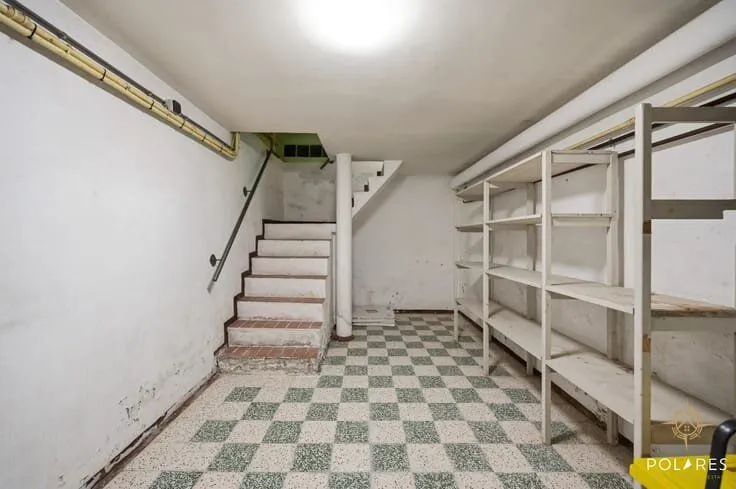 House with Separate Ground Floor Unit in Centre