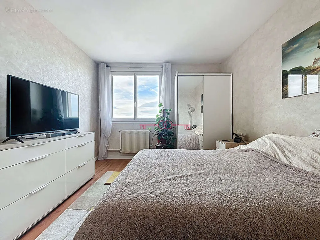 Magamistoad - Apartment with Balcony and Cathedral View in Reims