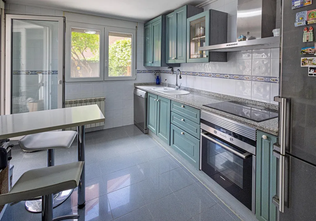 Cuisine - Chalet with Pool in Covaresa, Valladolid