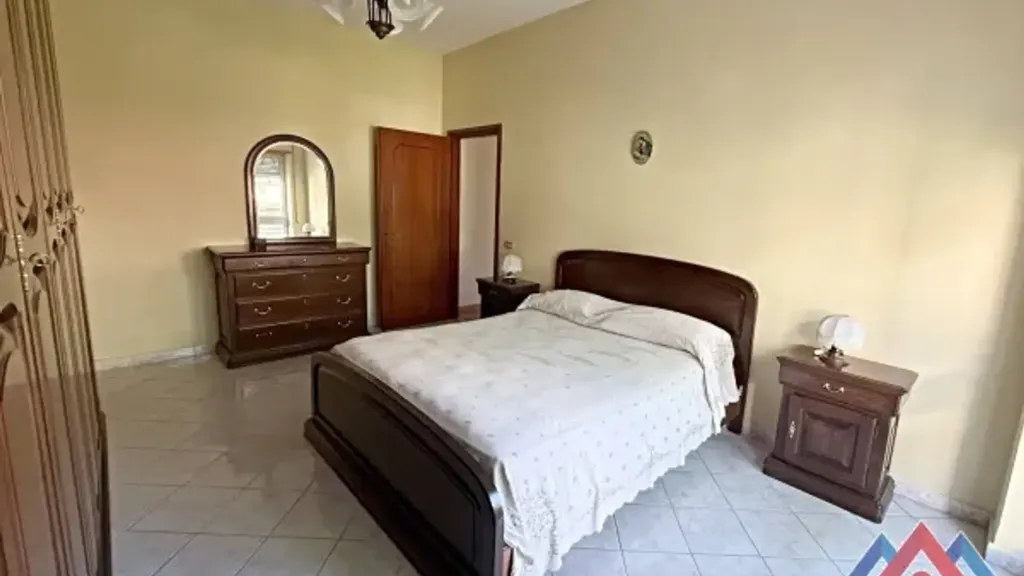 Chambres - Three-Bedroom Apartment with Balcony in Sora