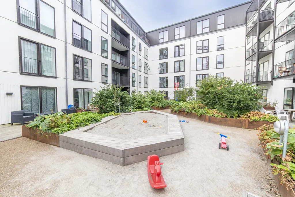 Giardino - Contemporary Apartment with Balcony in Valby