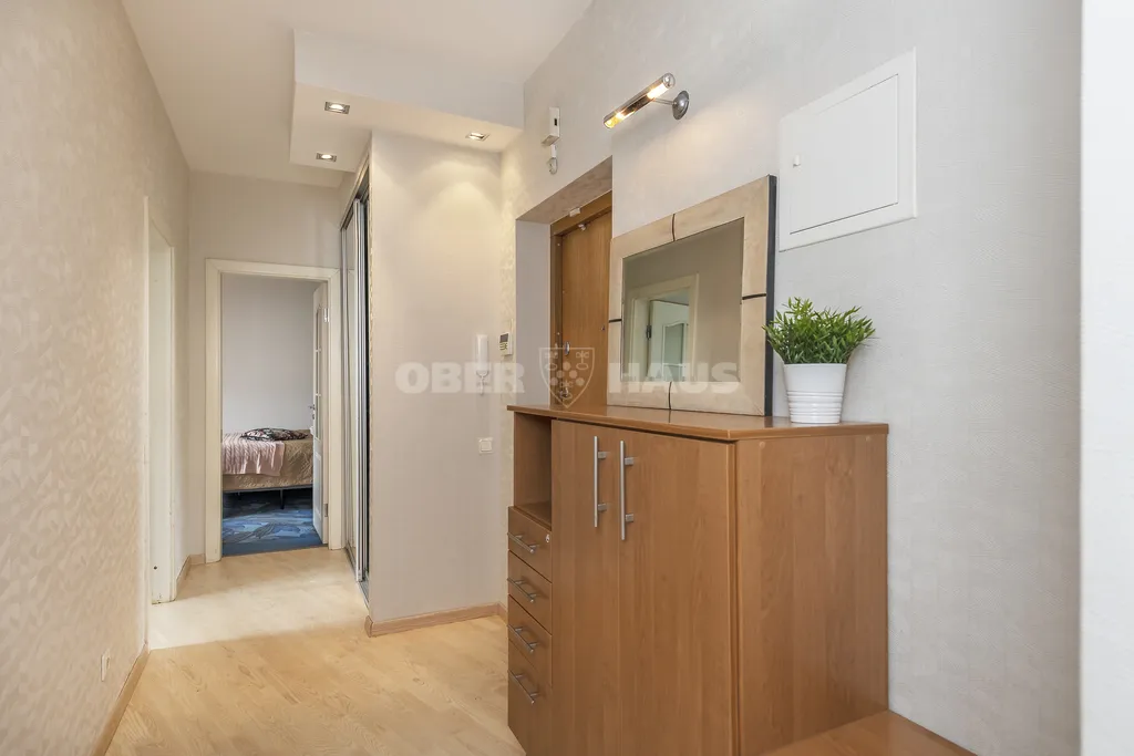 Entrée - Designer Flat with Art in Vilnius Old Town