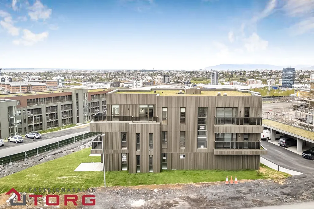 Õhuvaade - Modern Apartment with Balcony in Hnðraholt