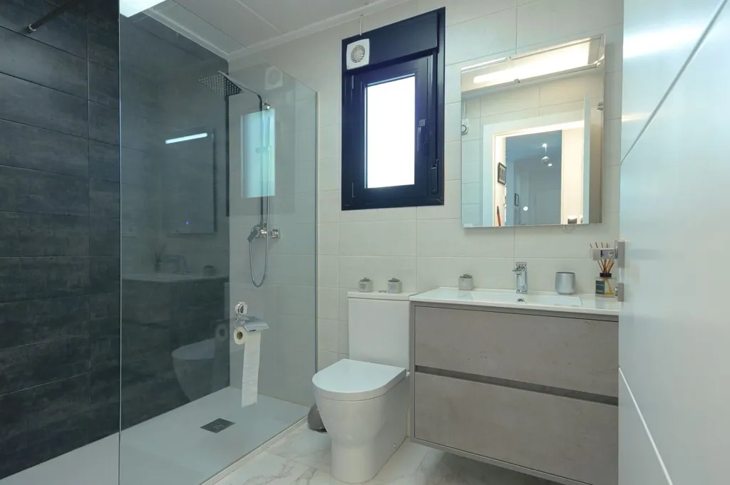Bathrooms - Villa with Private Pool near Mar Menor