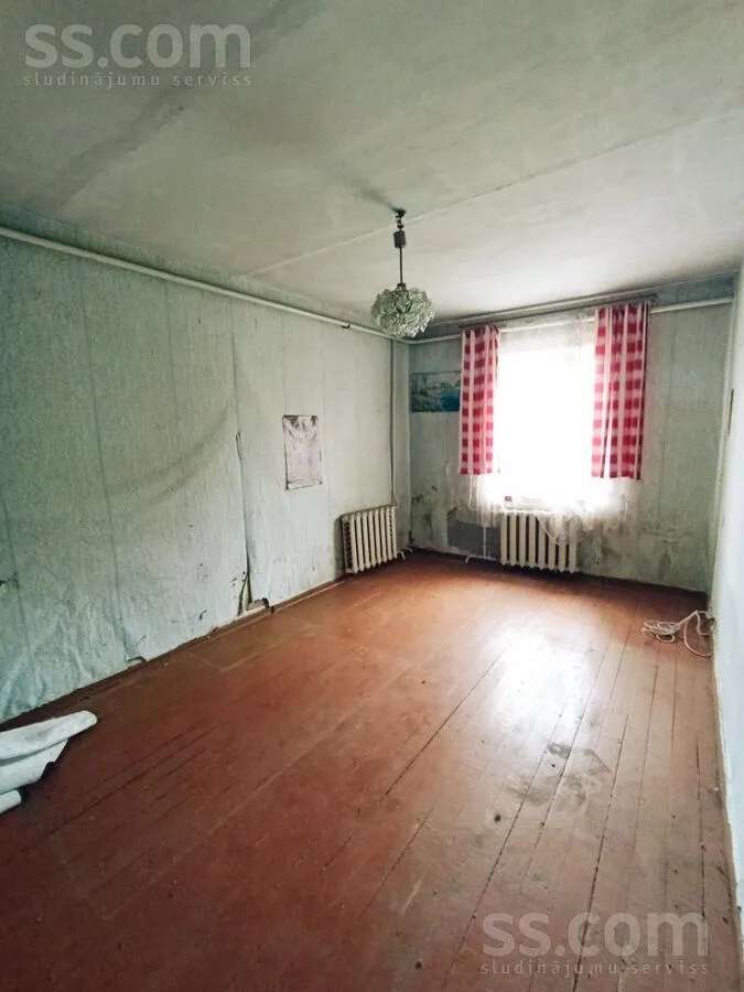 Pièces - Unrenovated Flat with Green Zone in Liepāja