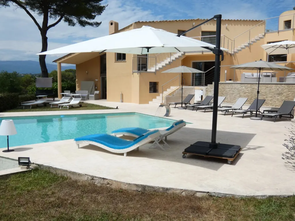 Piscine - Villa avec Vue Dominante sur le Vieux Village à Mougins