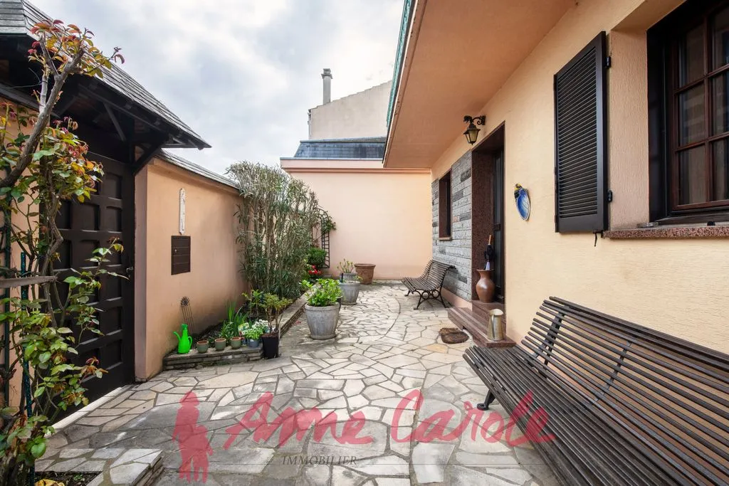 Terrass - 7-Bedroom Mason's House with Garden in Joinville-le-Pont