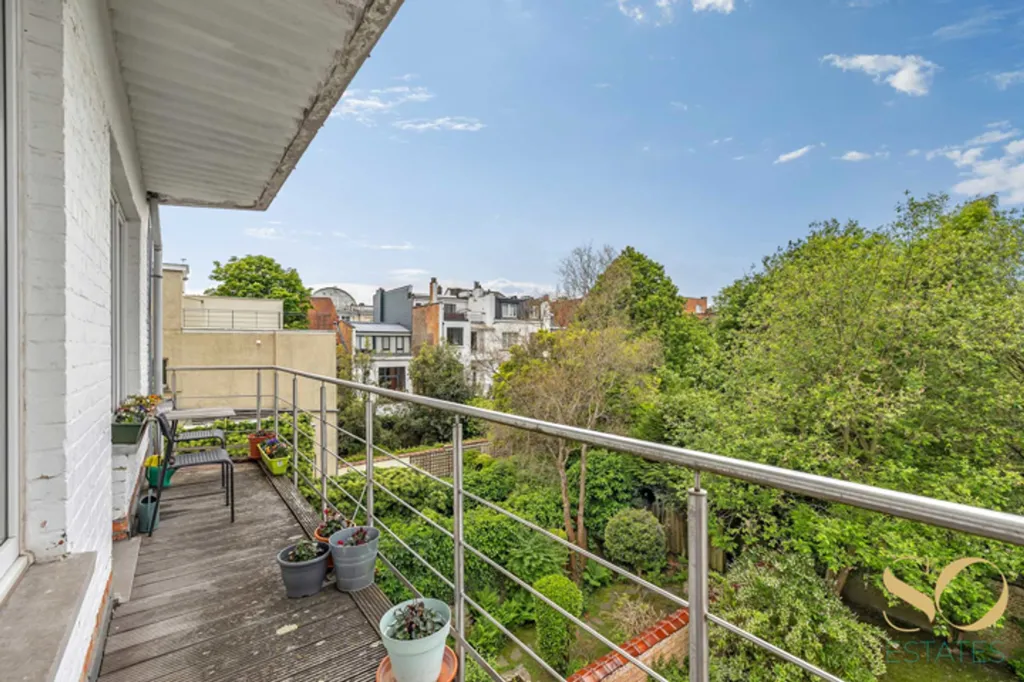 Balcon - Appartement Traversant avec Terrasse à Woluwé-Saint-Pierre