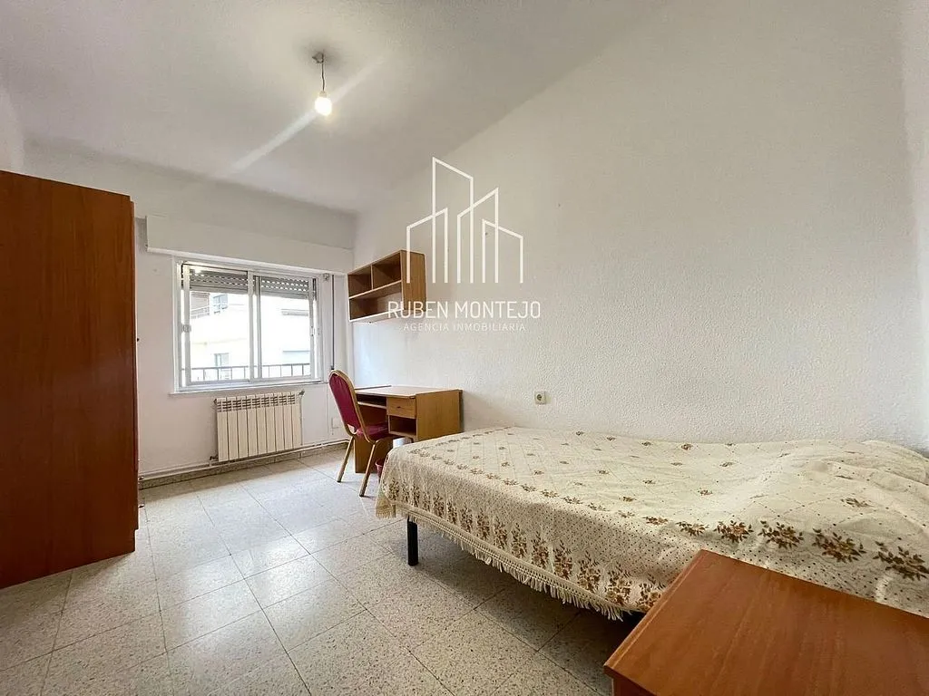 Bedrooms - Student Flat with Terrace in Carmelitas, Salamanca