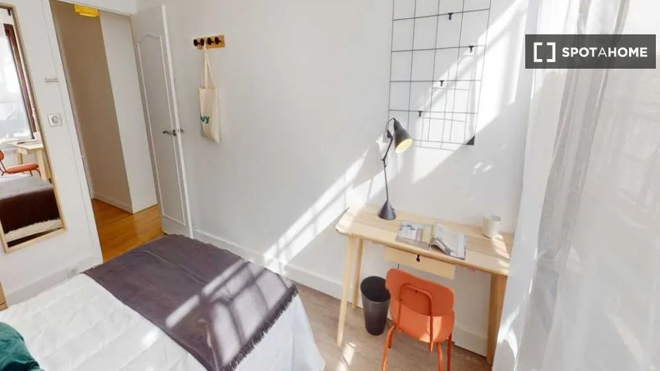 Camere da letto - Room in Parisian Shared House