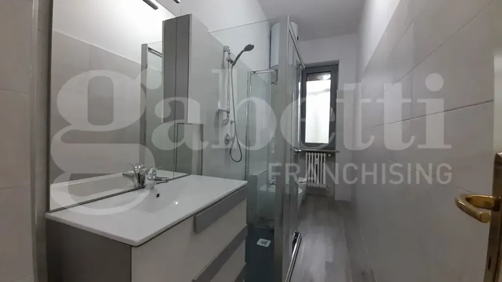 Bathrooms - Rented Flat with Balcony in Rivoli